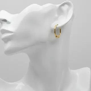 گوشواره طلا 18عیار طرح شش‌ضلعی ساده ارتفاع 1.5 سانت وزن 1.110 گرم 